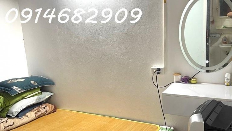 CẦN BÁN NHÀ TẬP THỂ CẦU GIẤY: 41M2, 2 NGỦ, Ô TÔ ĐỖ, NỘI THẤT ĐẸP, CHỈ 1.x TỶ